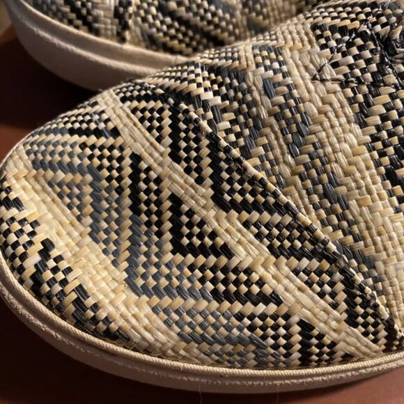 Toms Slip On Shoes Black & White Pattern - Picture 2 of 5